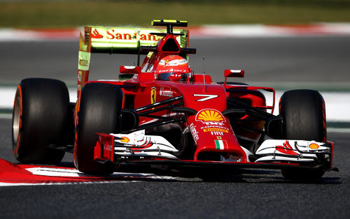 Kimi Räikkönen rueda con parafina en el alerón trasero