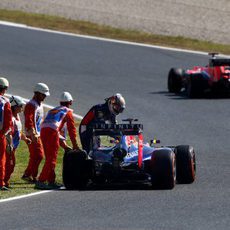 Problemas eléctricos en el coche de Sebastian Vettel