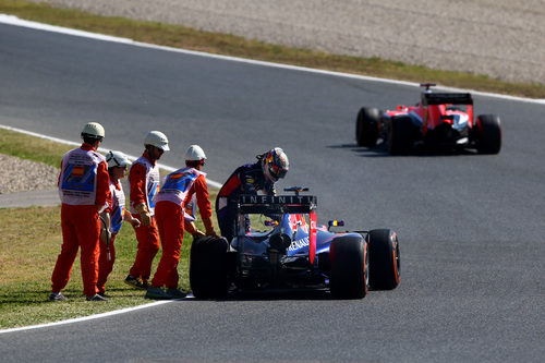 Problemas eléctricos en el coche de Sebastian Vettel