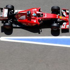 Fernando Alonso entra en boxes