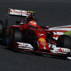 Kimi Räikkönen rueda a los mandos del F14-T