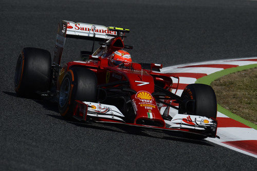 Kimi Räikkönen rueda a los mandos del F14-T