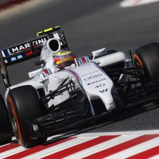 Felipe Nasr rodando en el Circuit de Catalunya