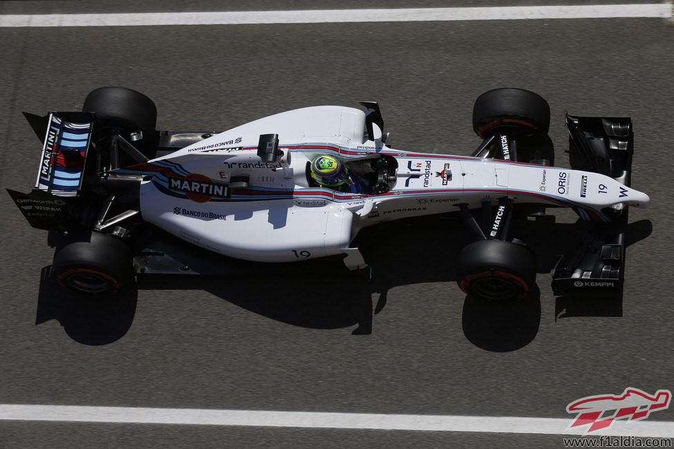 Felipe Massa en el pitlane con el compuesto duro
