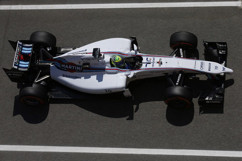 Felipe Massa en el pitlane con el compuesto duro