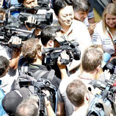 Felipe Massa atendiendo a la prensa