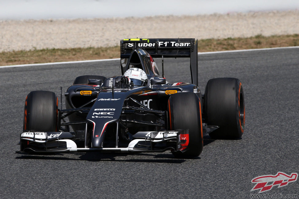 Giedo van der Garde rodando en el Circuit de Catalunya