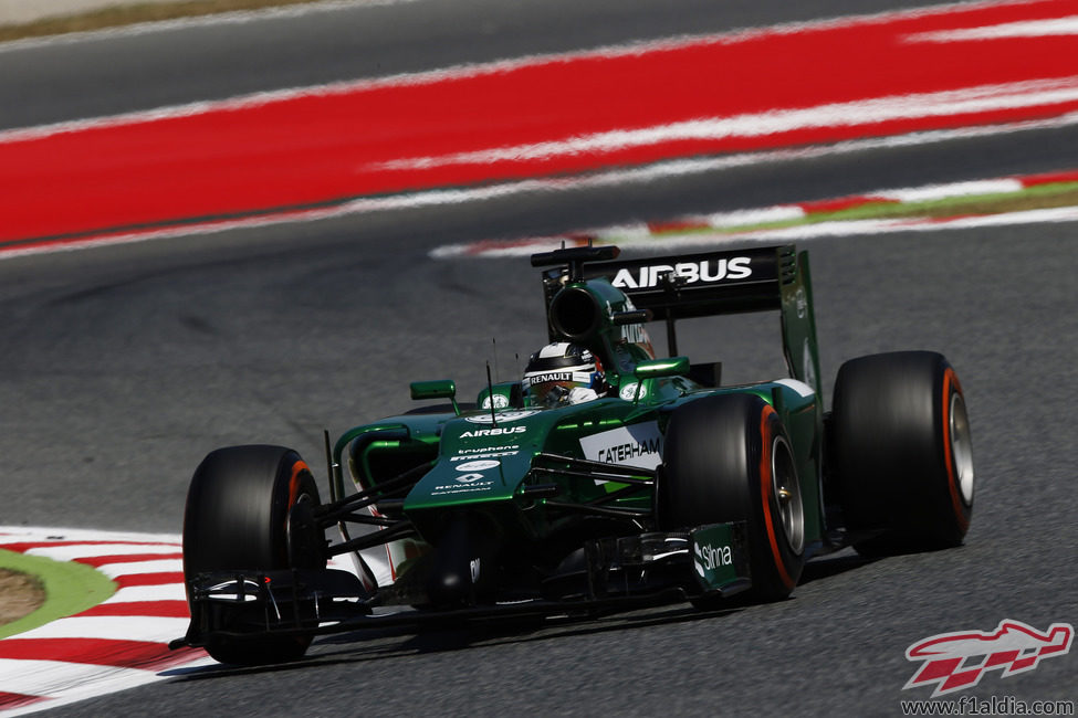 Kamui Kobayashi prueba el duro en Montmeló