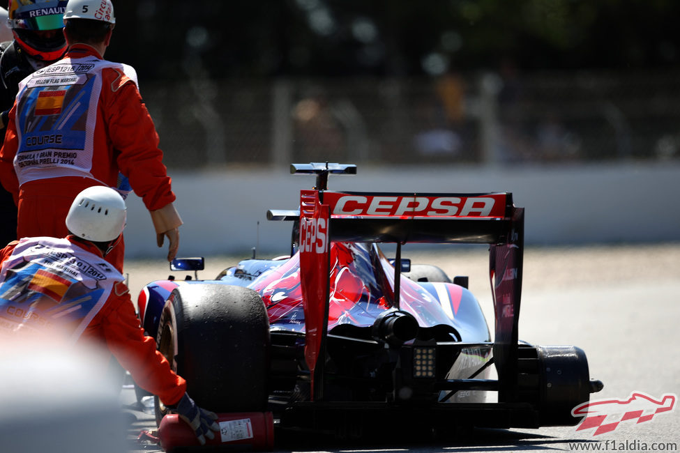 Jean-Eric Vergne perdió la rueda trasera derecha de su STR9