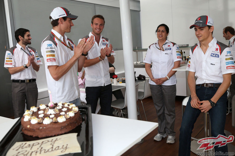 Celebración en Sauber por el aniversario de Monisha Kaltenborn