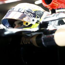 Pastor Maldonado a punto para saltar a pista