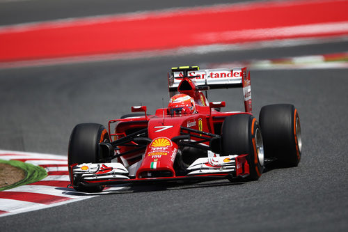 Kimi Räikkönen disputa los Libres 3 en Barcelona