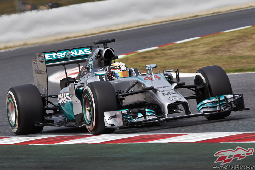 Cuarta pole del año para Lewis Hamilton