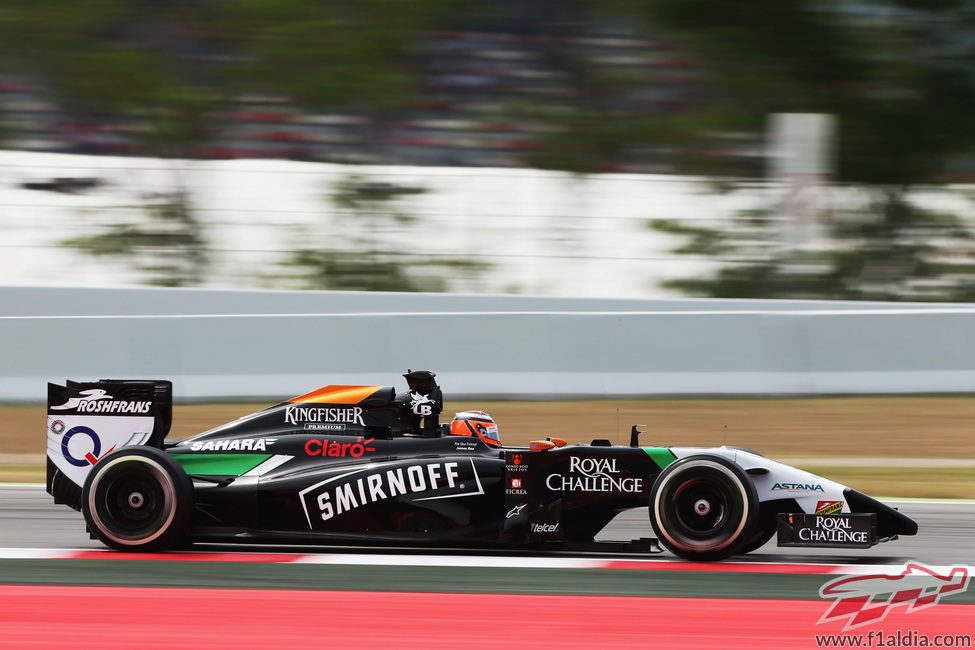 Nico Hülkenberg rodando en el Circuit de Catalunya