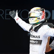 Enorme alegría de Lewis Hamilton en Barcelona