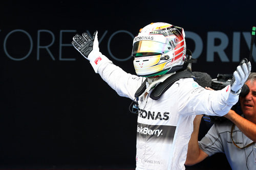 Enorme alegría de Lewis Hamilton en Barcelona