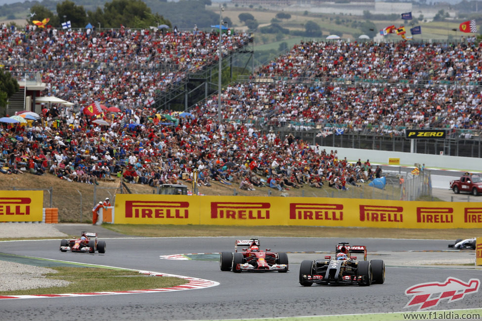 Romain Grosjean por delante de Raikkonen y Alonso