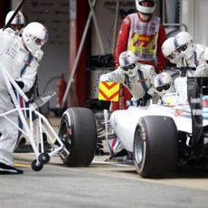 Felipe Massa haciendo su parada en boxes