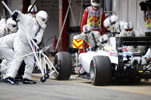 Felipe Massa haciendo su parada en boxes