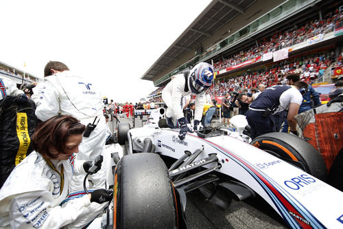 Valtteri Bottas llegando a su posición en la parrilla de salida