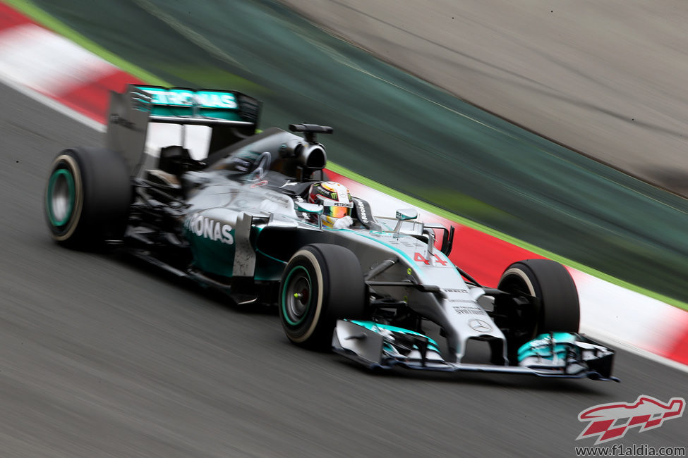 Cuarta victoria consecutiva de Lewis Hamilton en 2014