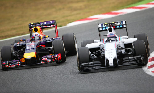 Daniel Ricciardo se lanza a por Valtteri Bottas