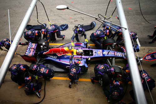 Neumático duro para Sebastian Vettel en su primera parada