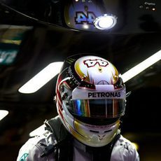 Casco iluminado de Lewis Hamilton