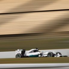 Lewis Hamilton completó 79 vueltas en los test