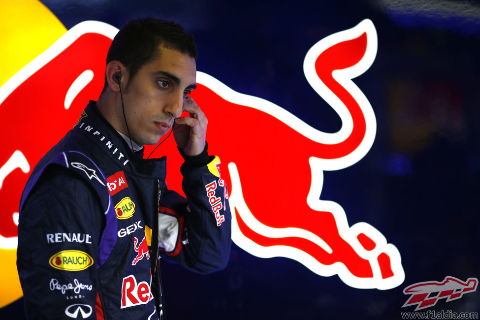 Sébastien Buemi, en el box de Red Bull