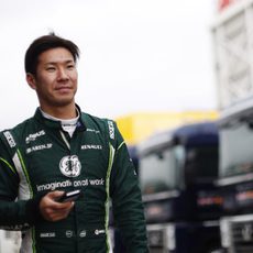 Kamui Kobayashi no se separa del móvil