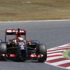 Pastor Maldonado trazando una curva con los neumáticos blandos