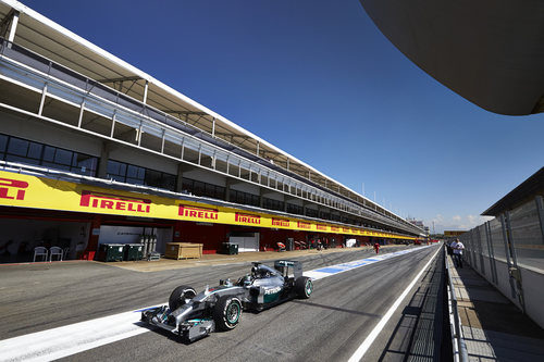 Nico Rosberg en el 'pitlane'