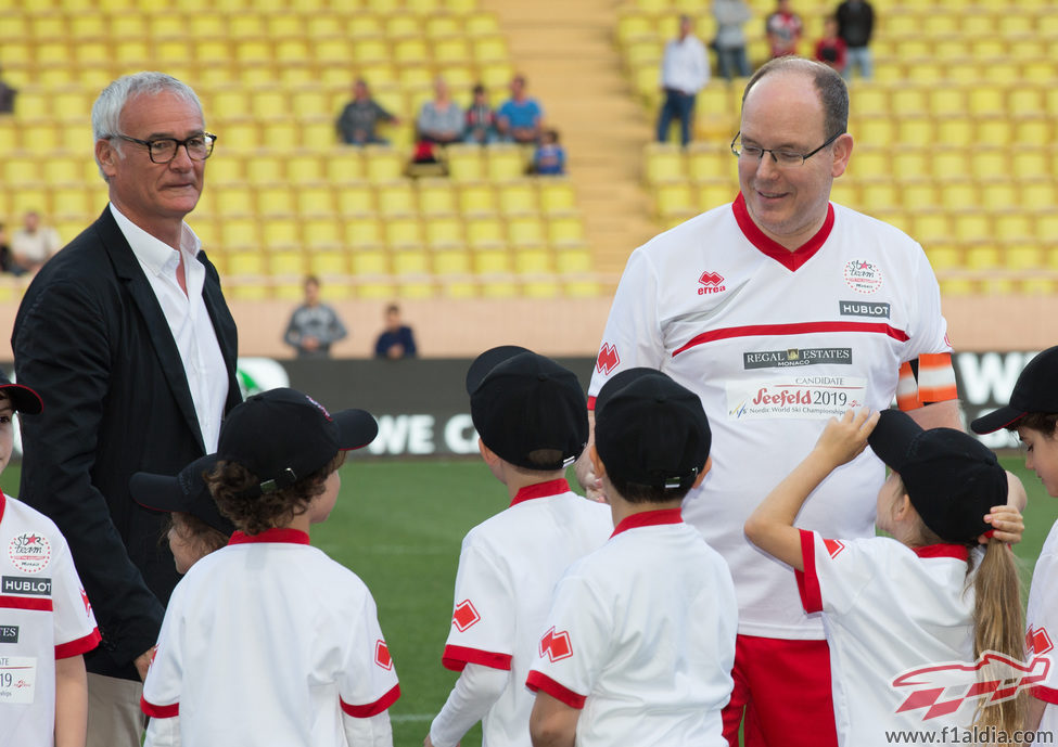 El Príncipe Alberto II de Mónaco jugó un partido de fútbol