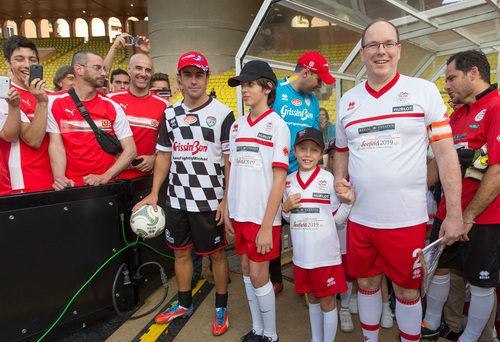 Fernando Alonso posa junto a Alberto de Mónaco