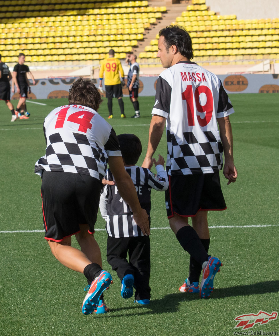 Fernando Alonso anima al hijo de Felipe Massa