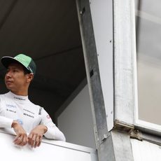 Kamui Kobayashi observa los toros desde la barrera