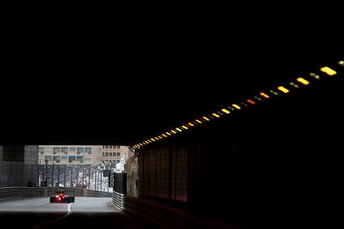 Max Chilton sale del túnel en Mónaco