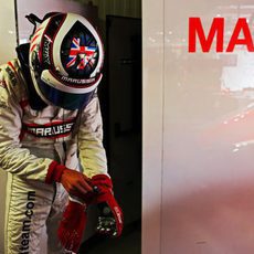 Max Chilton se prepara para salir a la pista