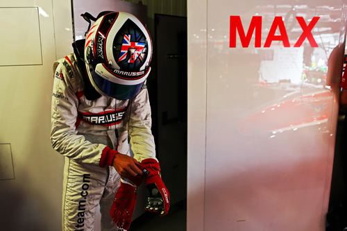 Max Chilton se prepara para salir a la pista