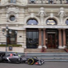 Esteban Gutiérrez pasa por la zona del Casino