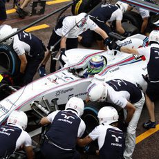 Felipe Massa para en boxes