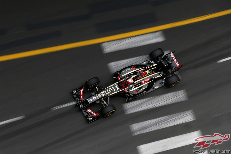 Romain Grosjean cruza el paso de cebra