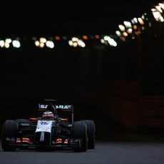 Nico Hülkenberg sale del túnel en Mónaco