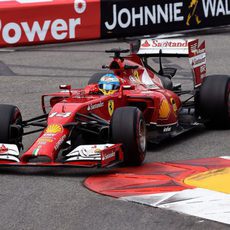 Fernando Alonso lideró la segunda sesión de libres