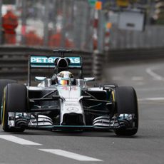 Lewis Hamilton fue rápido en las calles del Principado