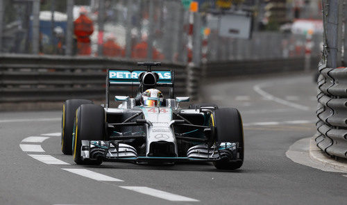 Lewis Hamilton fue rápido en las calles del Principado