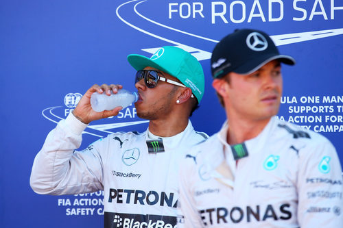Caras serias de Lewis Hamilton y Nico Rosberg