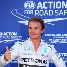 El 'ok' de Nico Rosberg tras lograr la pole en Mónaco