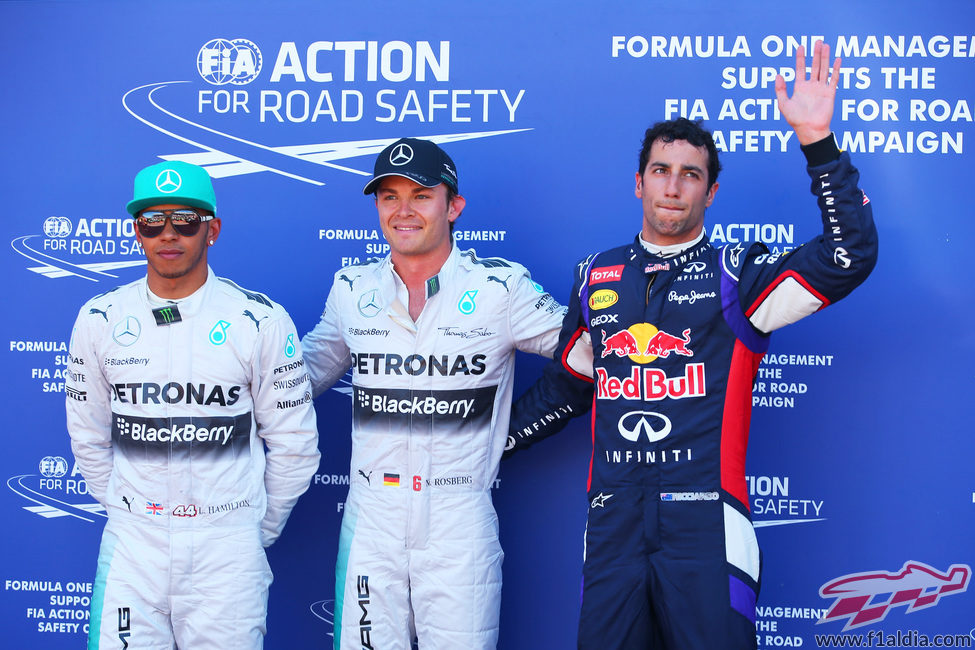 Pole para Rosberg, por delante de Hamilton y Ricciardo